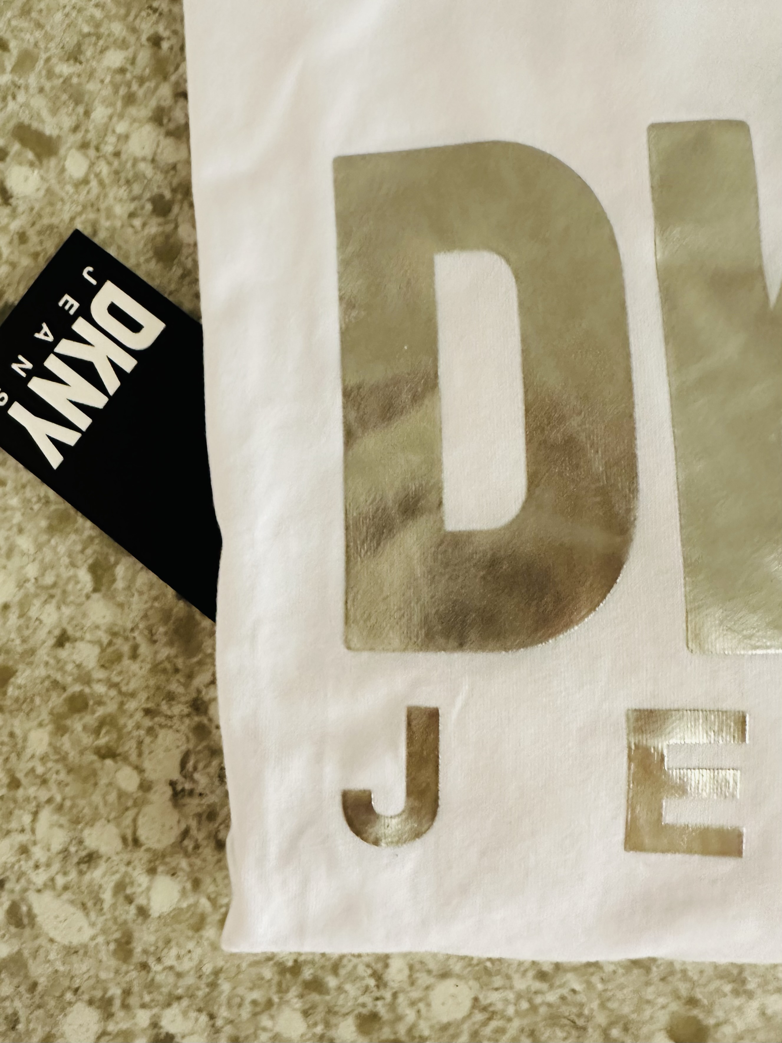  Женская футболка DKNY L, XL — фото товара