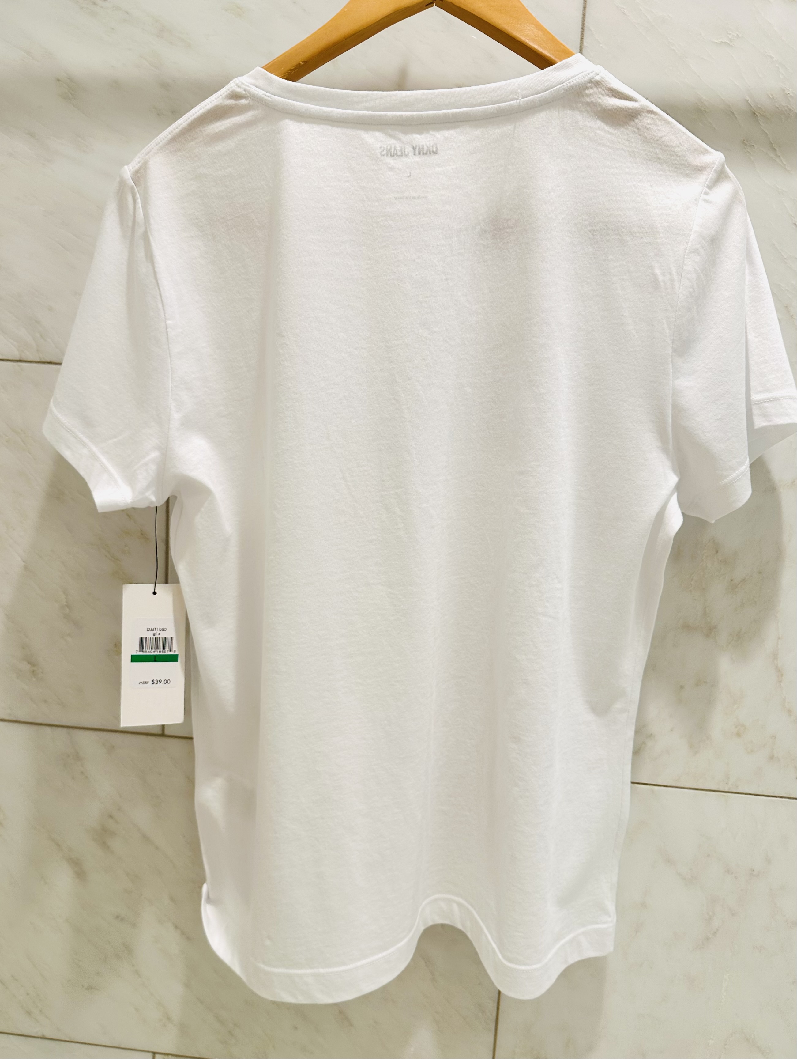  Женская футболка DKNY L — фото товара