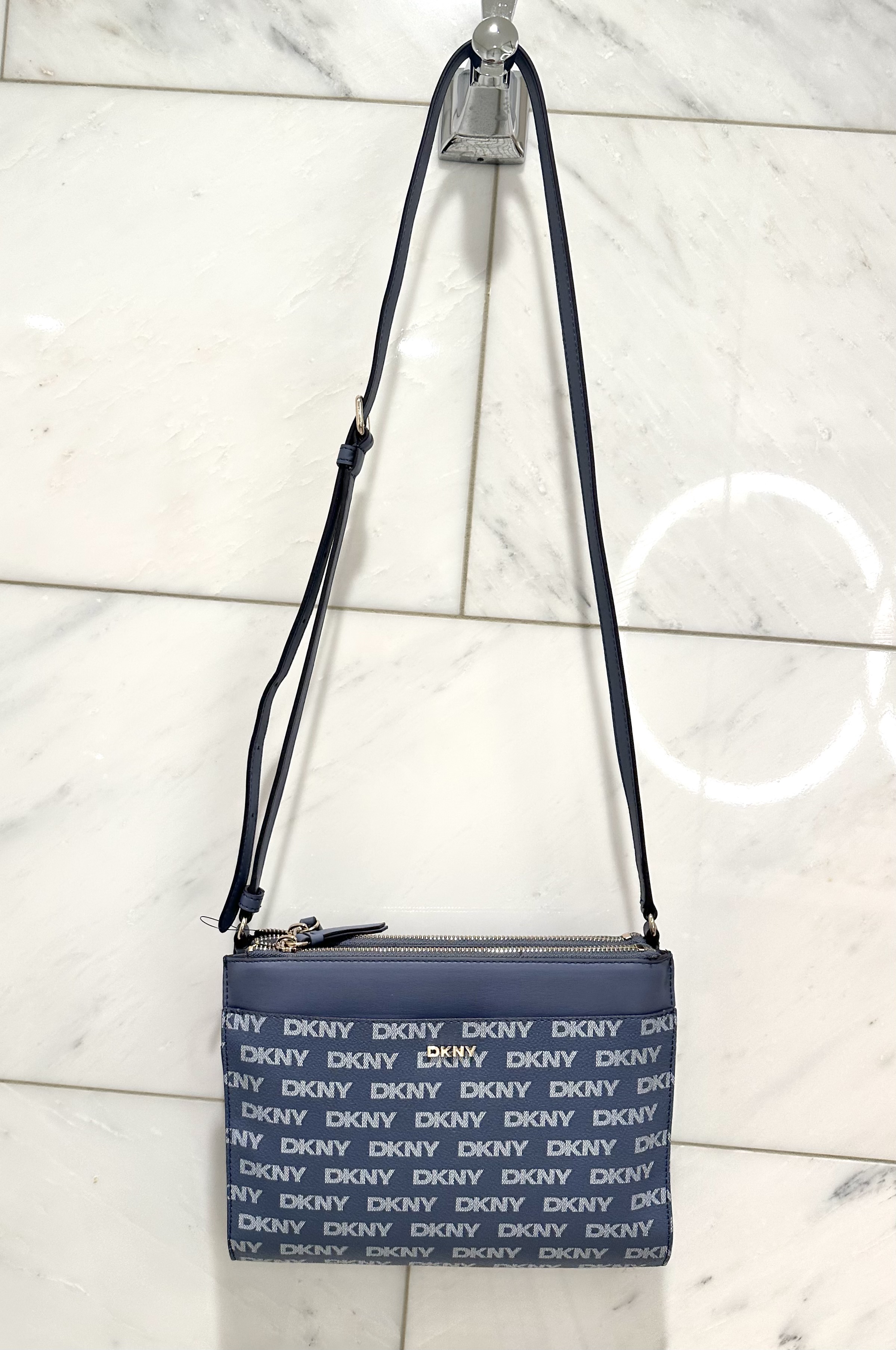 Женская сумка кроссбоди DKNY — фото товара