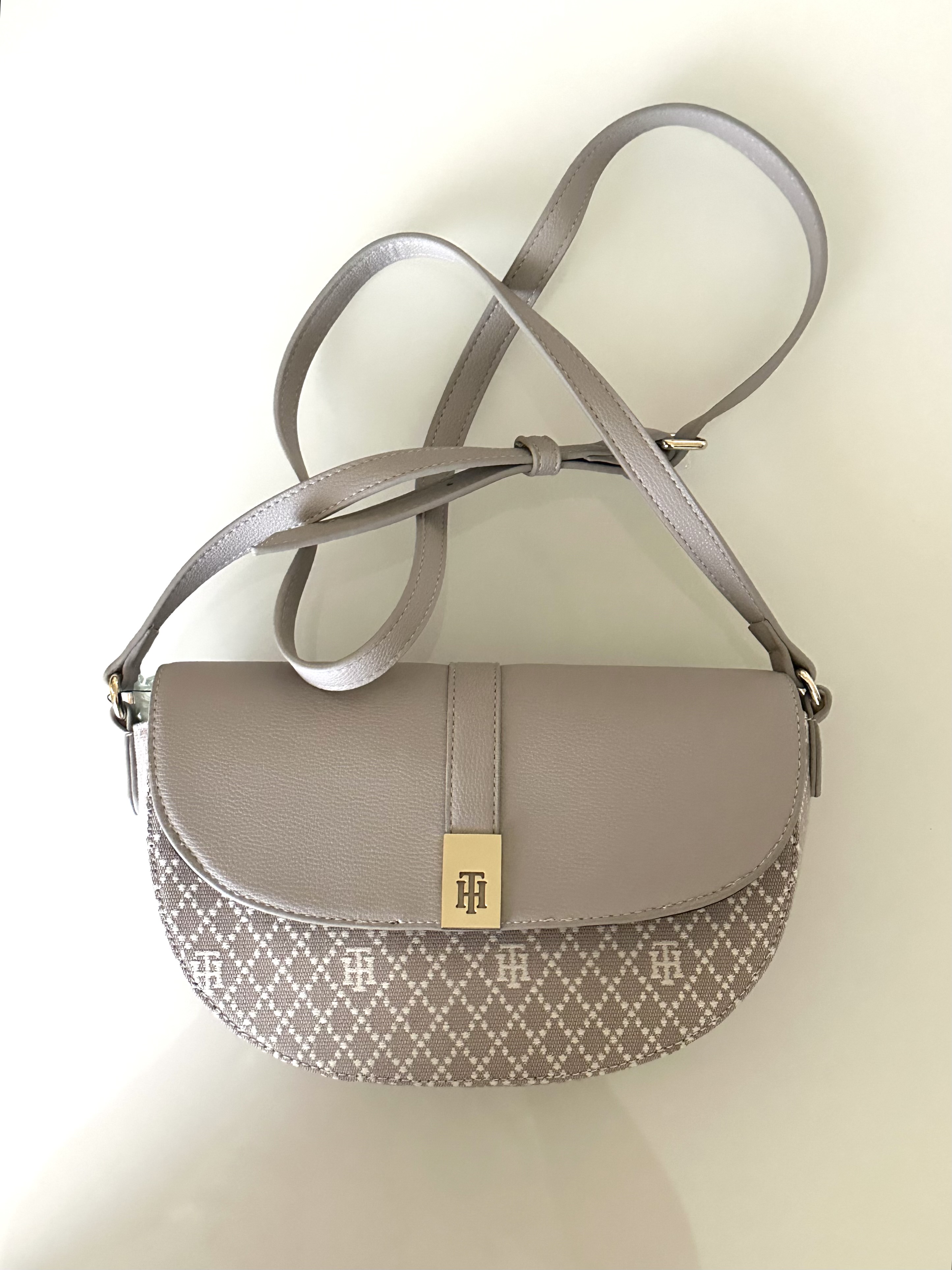 Женская сумка кроссбоди Tommy Hilfiger — фото товара