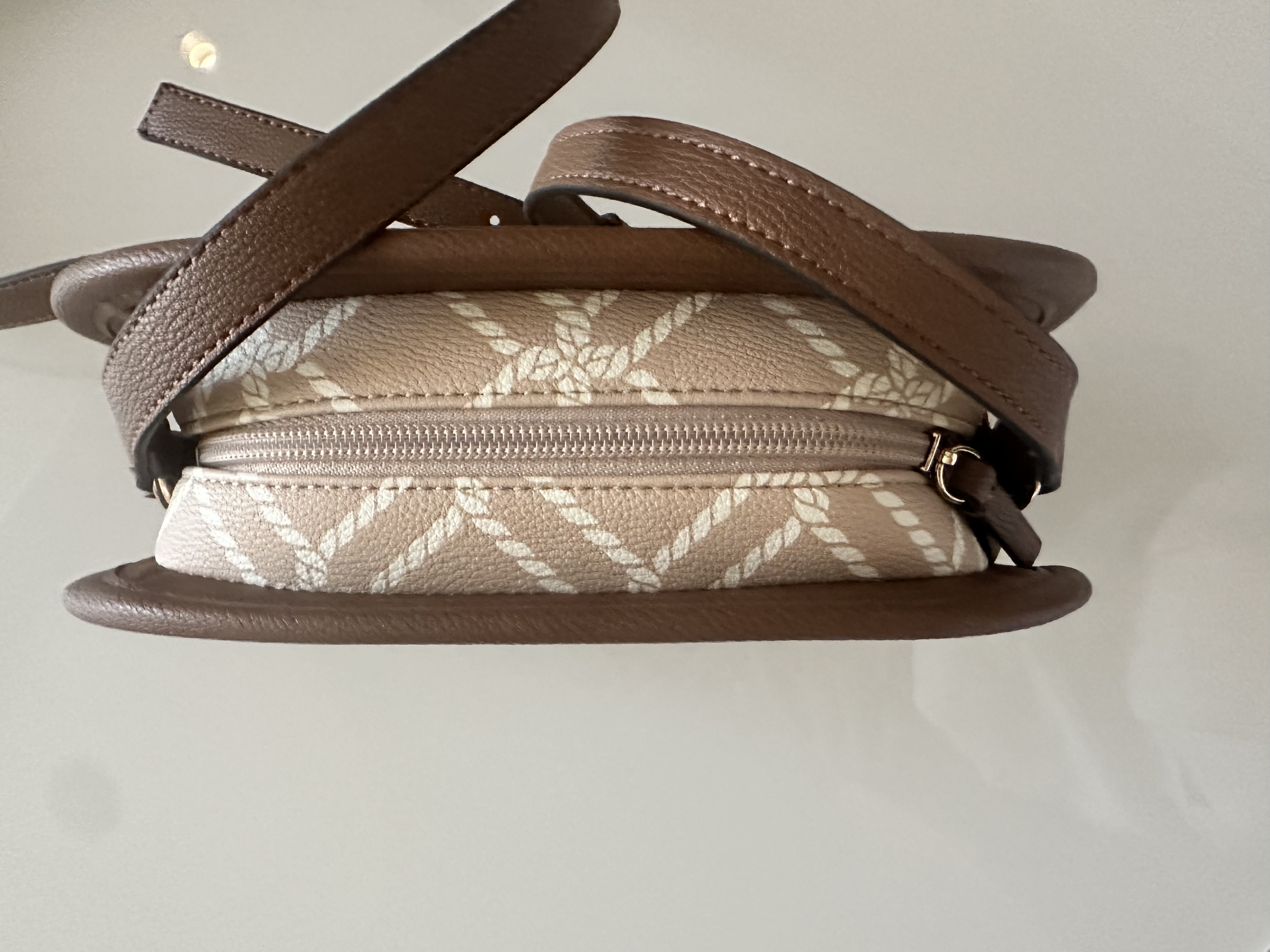 Женская сумка кроссбоди Tommy Hilfiger — фото товара