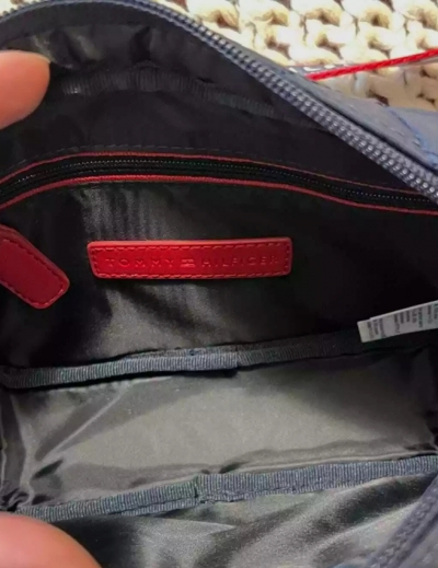 Женская сумка кроссбоди  Tommy Hilfiger — миниатюра фото