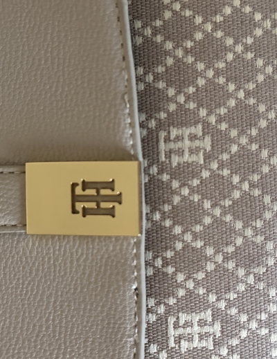 Женская сумка кроссбоди Tommy Hilfiger — миниатюра фото